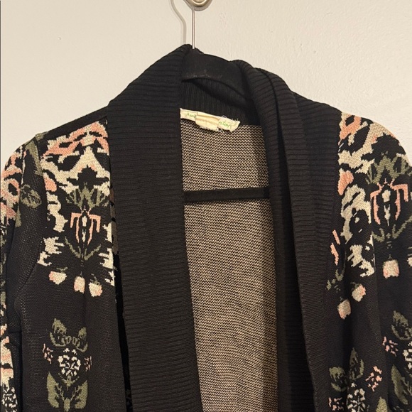 Staring at Stars Black Floral Large Heavy Cardigan Open - Picture 3 of 8